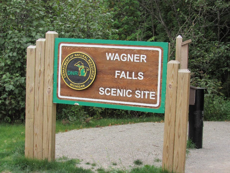 Wagner Falls景点图片