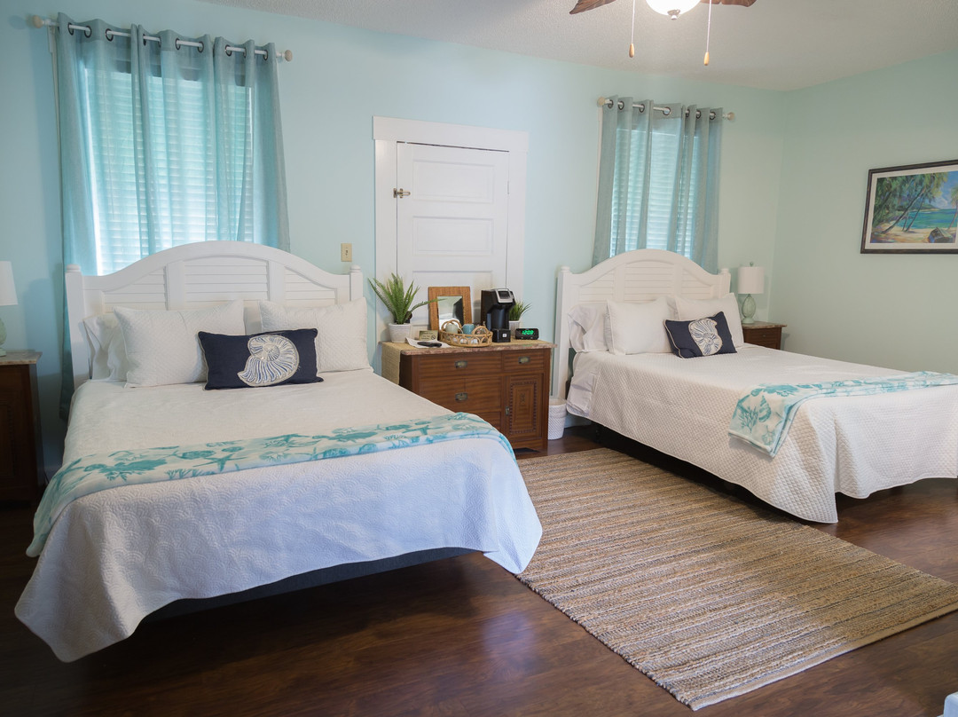 Lake Minneola Inn-Tiki Bar & Grill主图