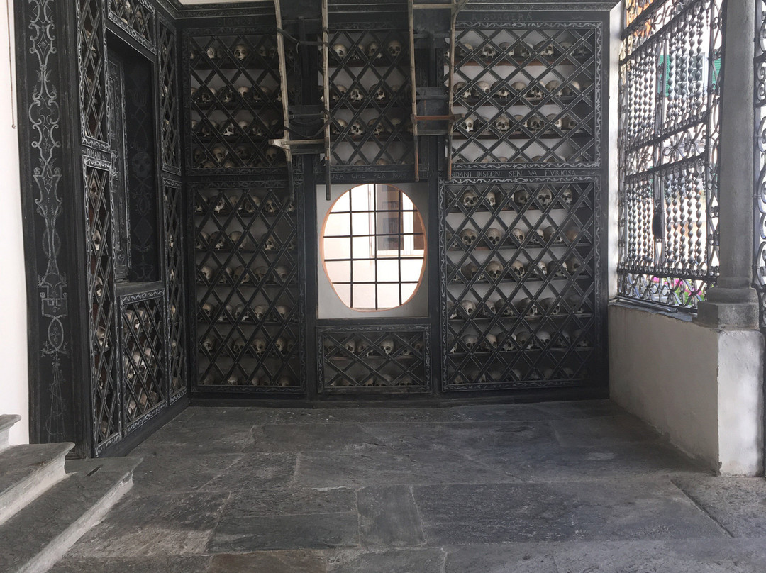 Ossario E Chiesa Di Sant Anna-Poschiavo必去景点