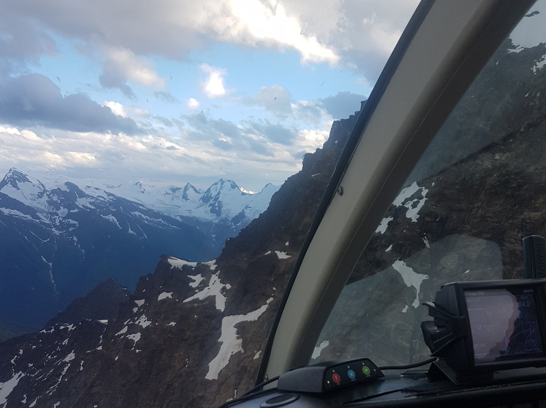 Yellowhead Heli-Tours-Blue River必去景点