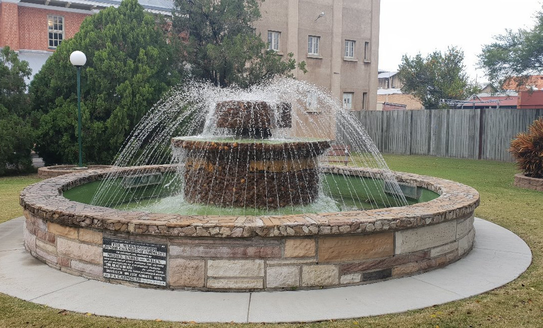 Bauer and Wiles Memorial Fountain景点图片