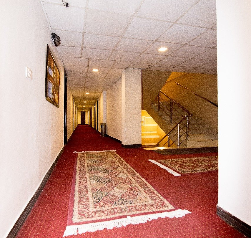 Grace Crown Hotel主图