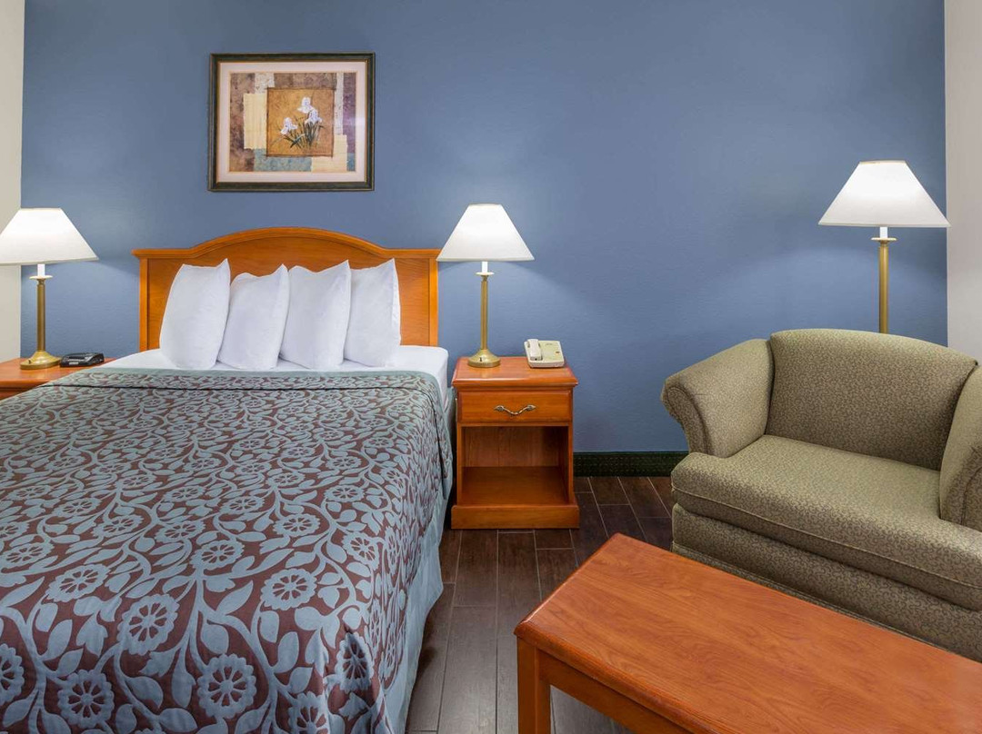 Days Inn by Wyndham Galliano la主图