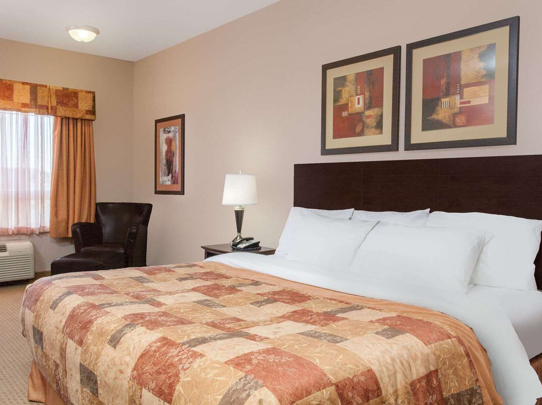 Ramada by Wyndham Brooks主图