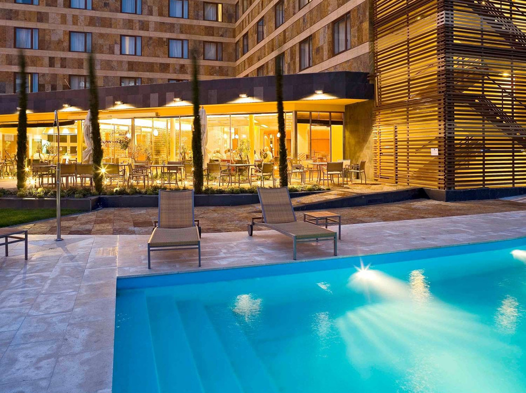 诺富特瓦拉朵丽酒店主图