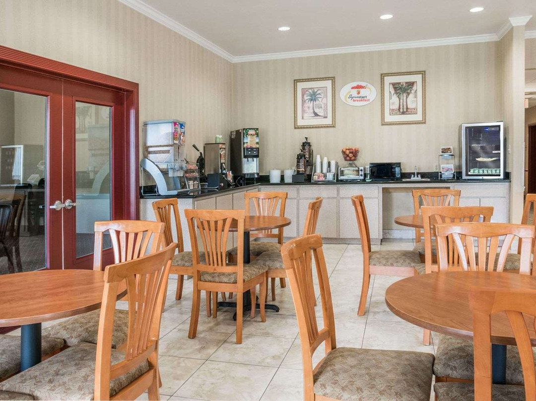 布鲁克希尔速8酒店主图