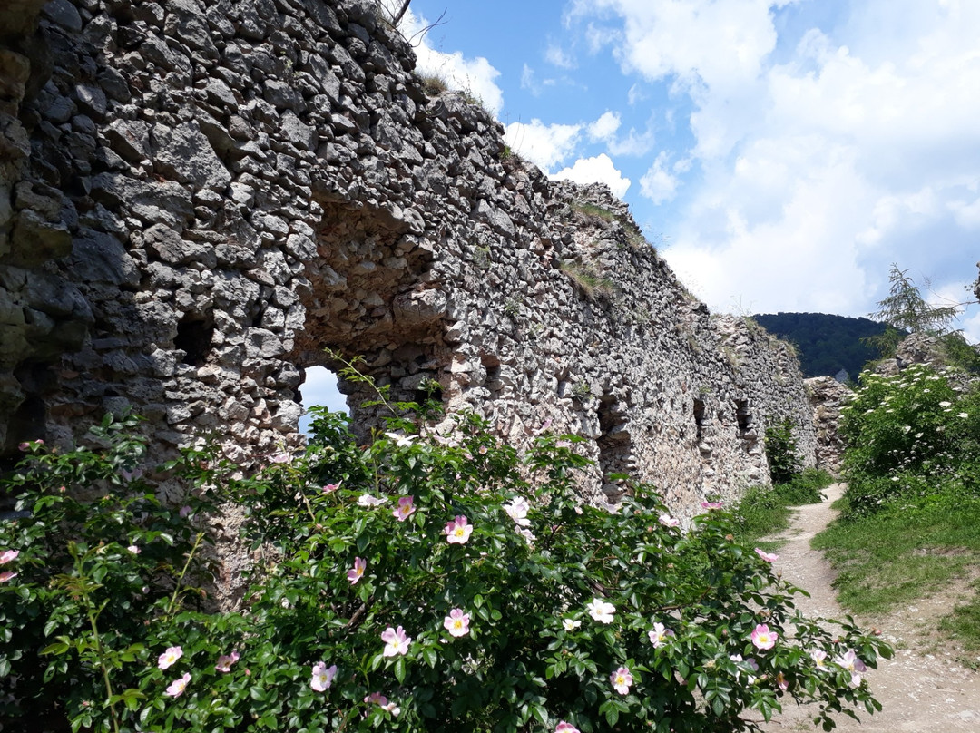 Vršatecký hrad-Vrsatske Podhradie必去景点