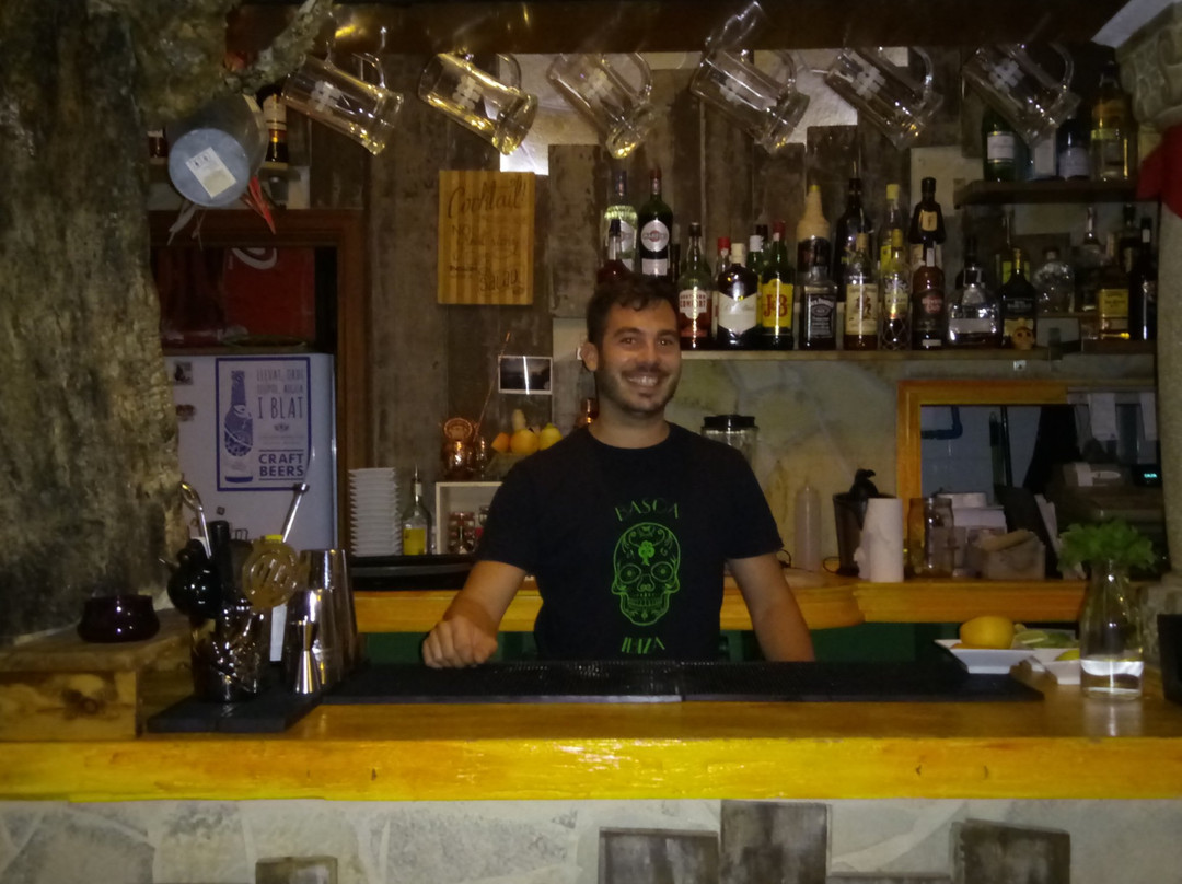 Basoa Cocktail Bar-Cala Llonga必去景点