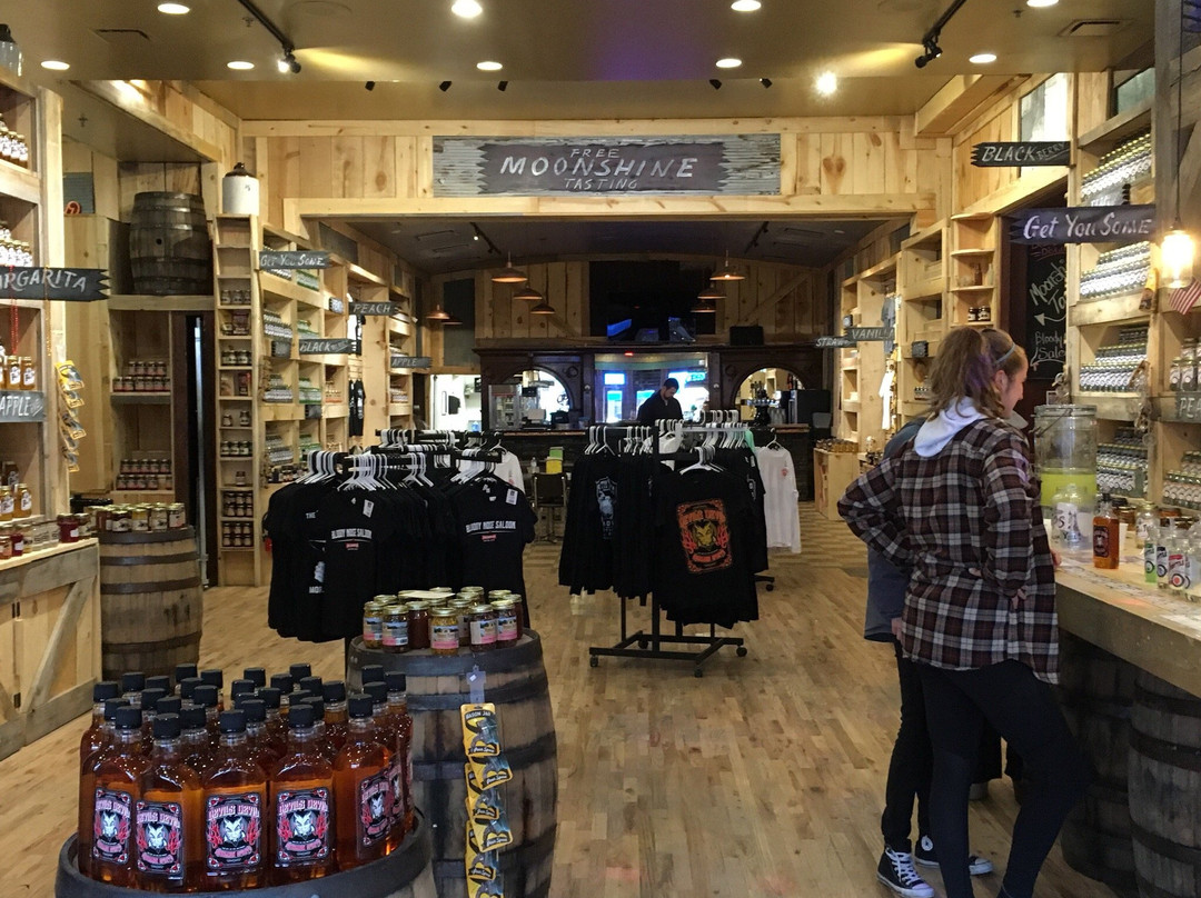 Deadwood Distilling Company Shop-戴德伍德必去景点