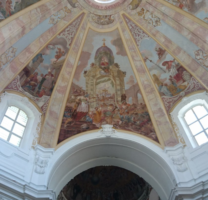 Church of the Blessed Virgin Mary and St Nicholas-Lad必去景点