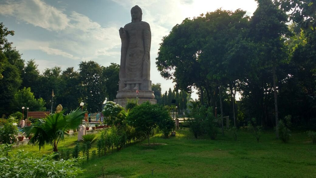 Statue of Standing Buddha景点图片