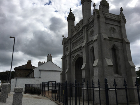 Grylls Monument-赫尔斯顿必去景点