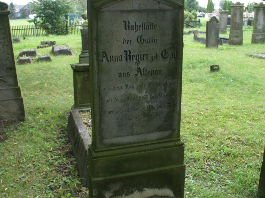 Mennonite Cemetery景点图片
