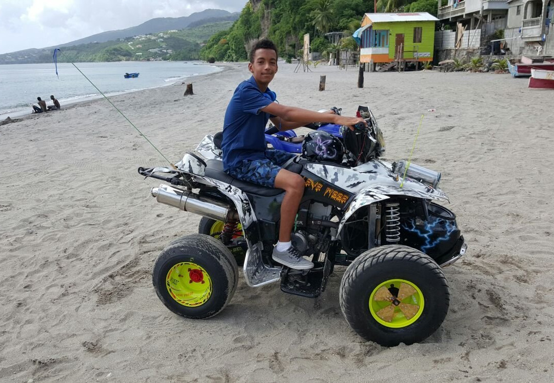 Surprise Beach Watersports Bar & Grille景点图片