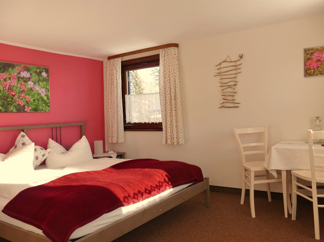 Gunzesried酒店住宿-Nagelfluhhaus Hirsch