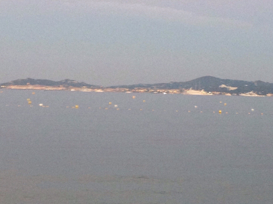 Plage du Gros Pin-格里莫必去景点