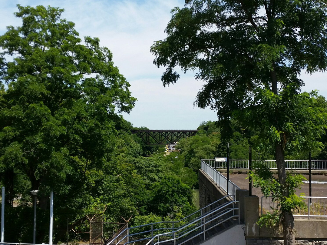 Upside Down Railroad Bridge景点图片