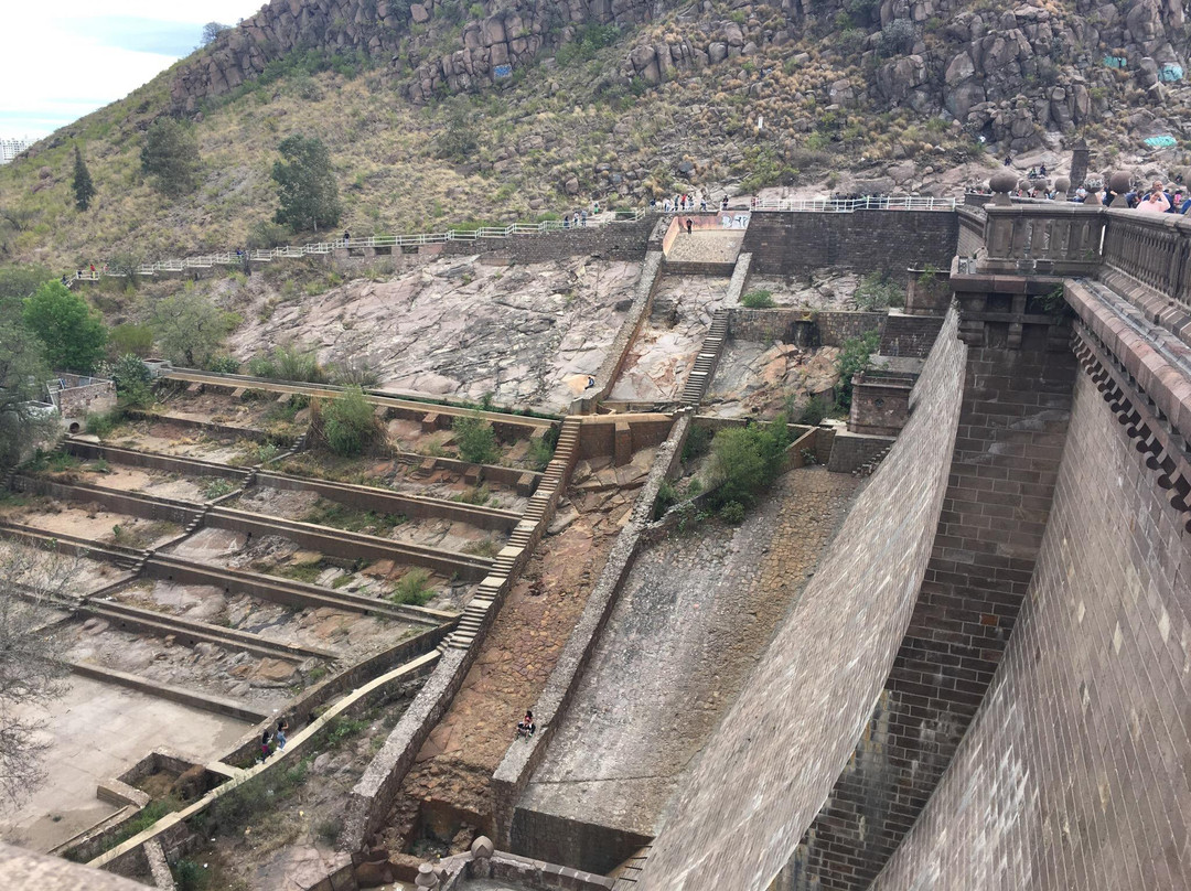 Presa de San Jose景点图片