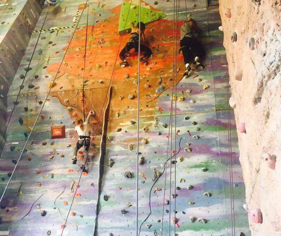 HangDog Indoor Rock Climbing Centre景点图片