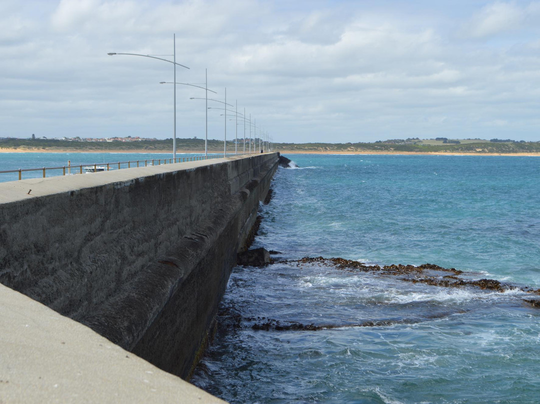 瓦南布尔旅游景点-Warrnambool Breakwater