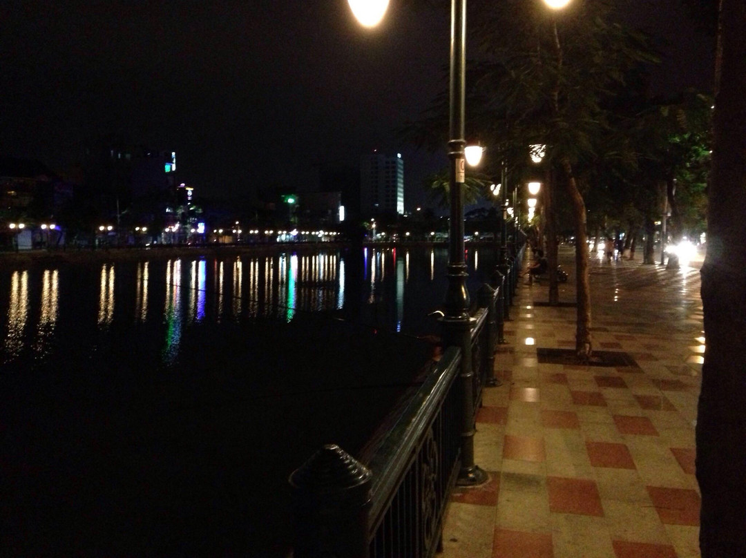 Tam Bac Lake景点图片