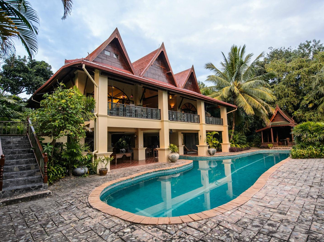 Away Chiang Kham Villas