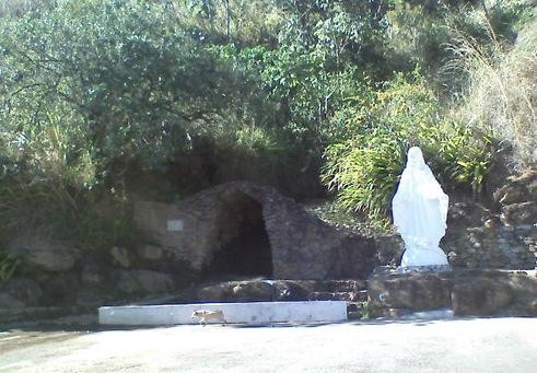 Queluz旅游景点-Gruta de Nossa Senhora da Imaculada Conceicao
