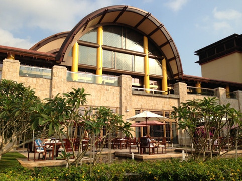 三亚亚龙湾瑞吉度假酒店主图