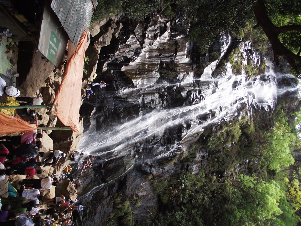Bee Falls景点图片