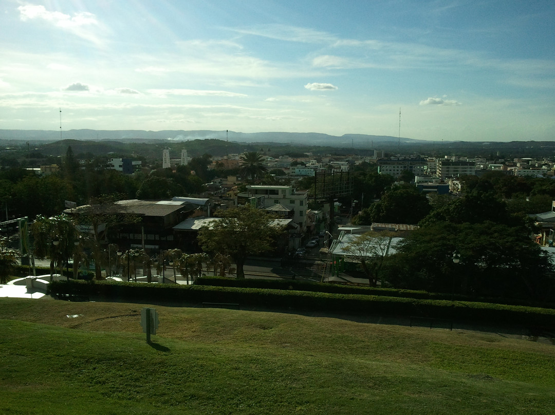 Monumento a los Heroes de la Restauracion-圣地亚哥必去景点
