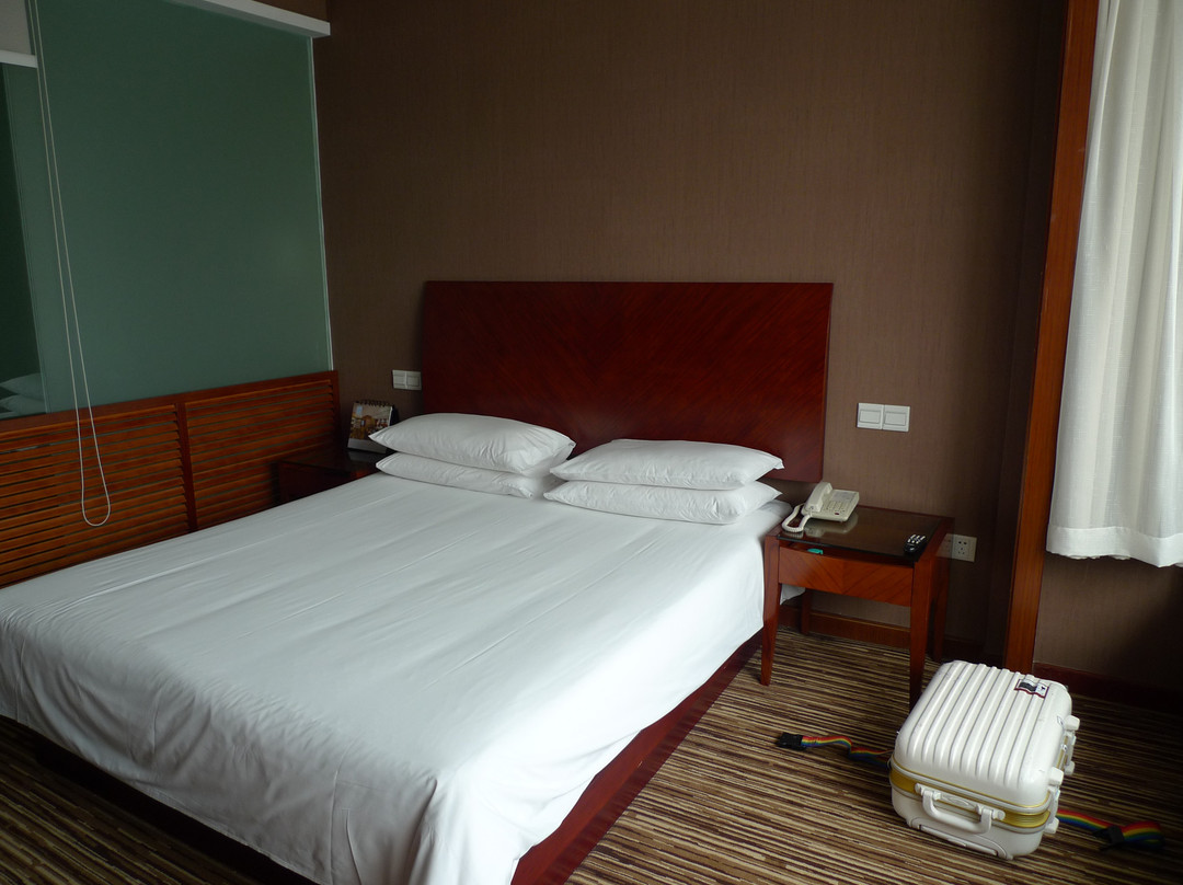 君亭湖滨酒店主图