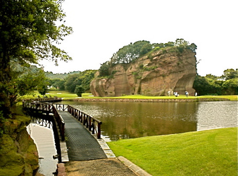 莲花山高尔夫球会-广州市必去景点