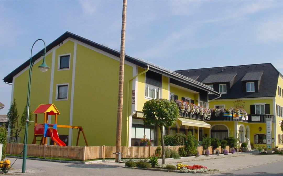 Spielfeld酒店住宿-Gasthof Sauer