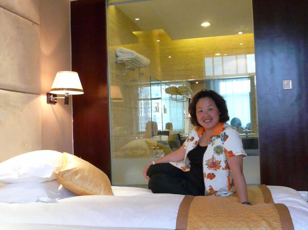 赐富中原国际大酒店主图