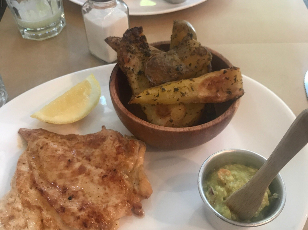 Lenacha Cafeteria y Deli