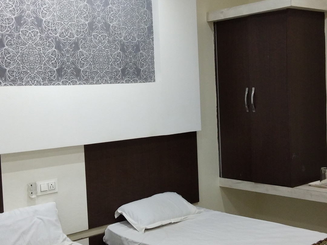 Royal Stay Lodging & Boarding