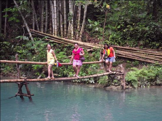 嘉华山瀑布-Badian必去景点