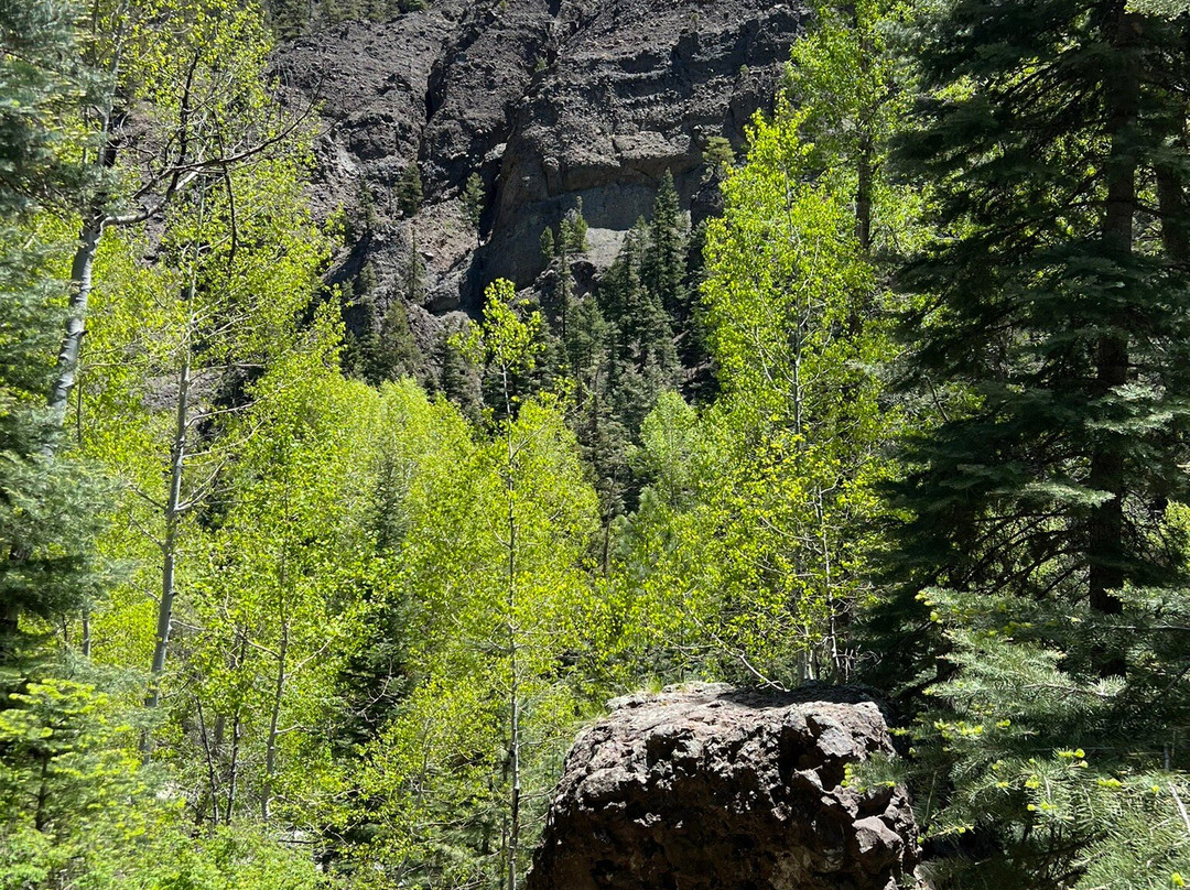 Piedra Falls-帕戈萨斯普林斯必去景点