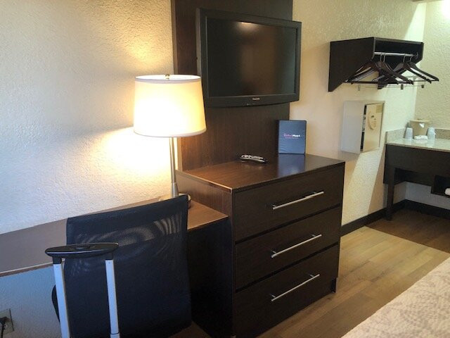 Red Roof PLUS+ Statesville主图