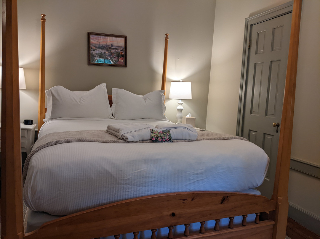 The Crossroads Inn主图