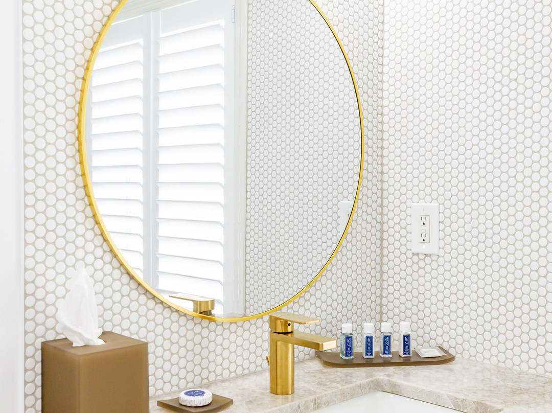 Beach Club on Madison Avenue主图