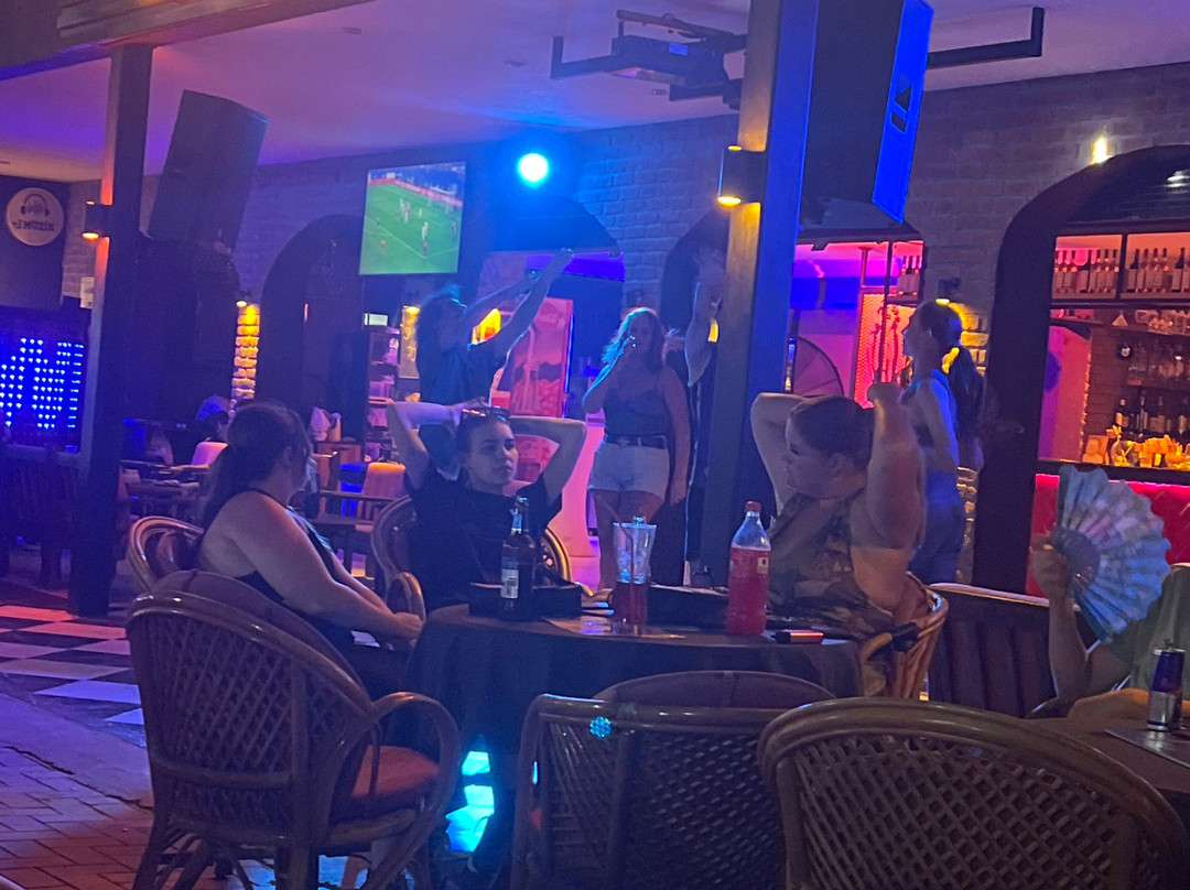 Swan Bar-阿勒腾库姆必去景点