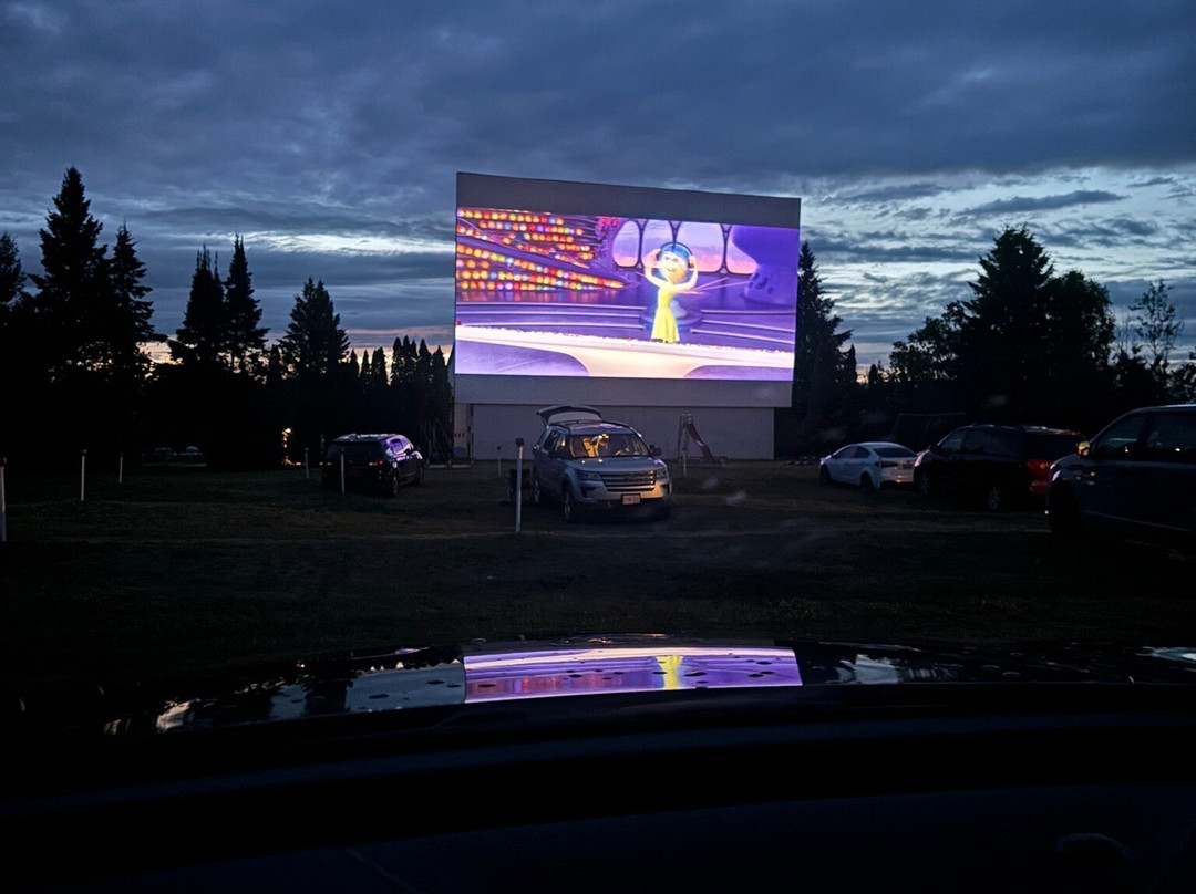Skylight Drive-in-Pembroke必去景点