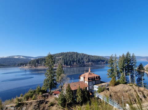 胡贝图斯湖酒店主图