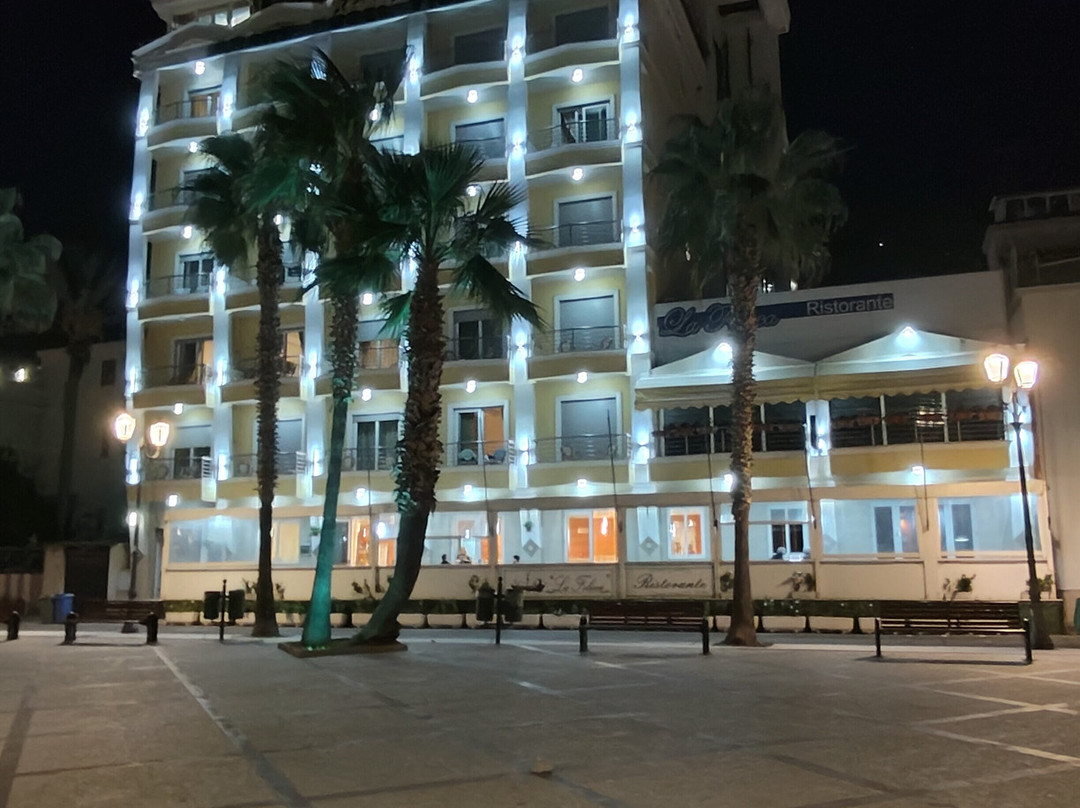 维多利亚大酒店主图