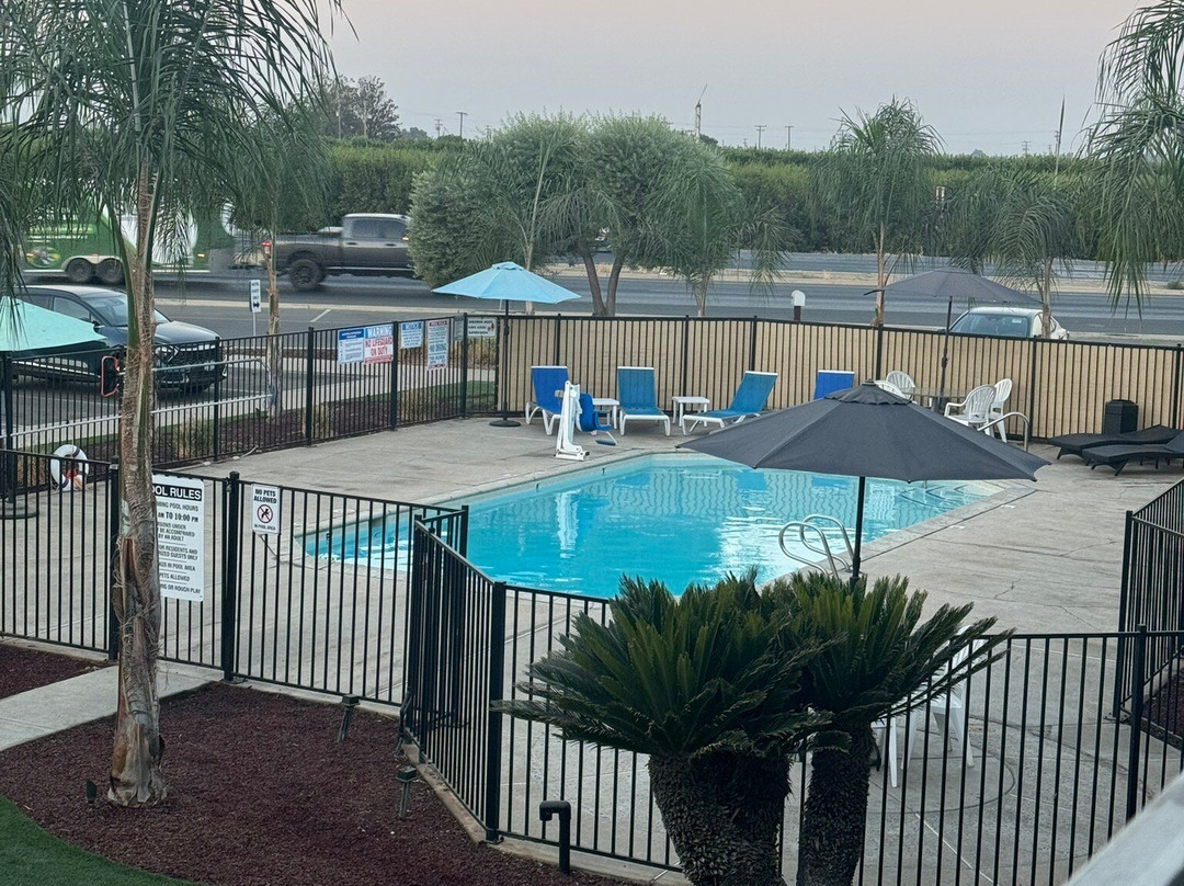 Super 8 by Wyndham Lindsay Olive Tree主图