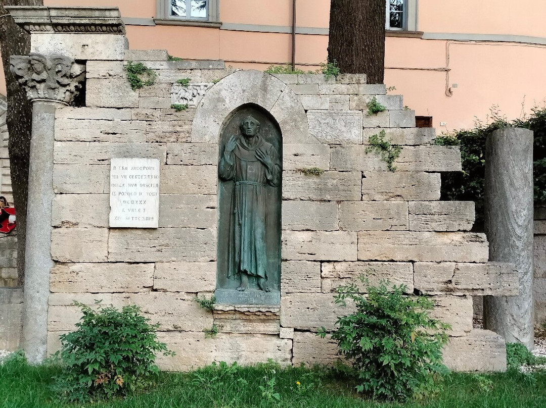 Monumento a Jacopone da Todi-托迪必去景点
