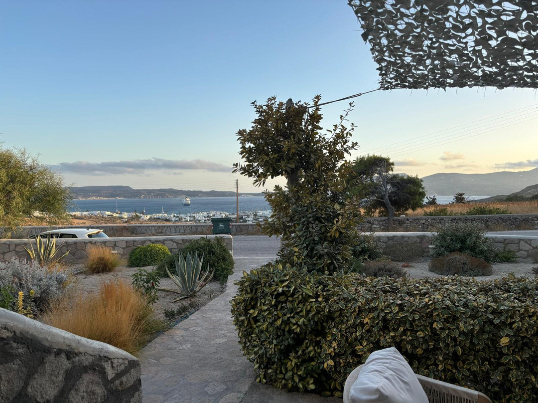 Nirome Luxury Suites主图