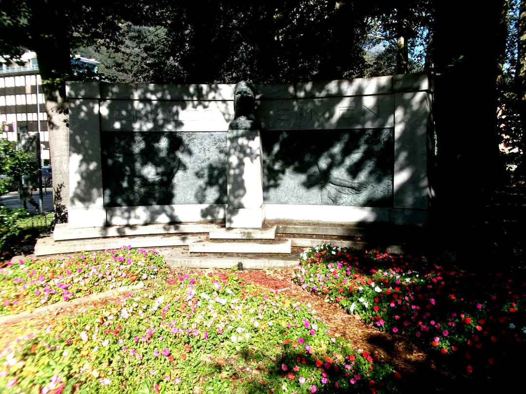 Monumento a Rinaldo Simen景点图片