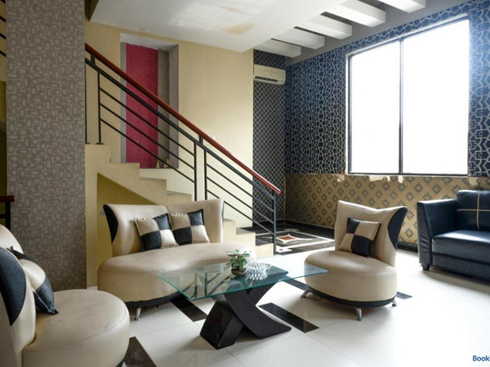 RedDoorz near Monumen Habibi Ainun